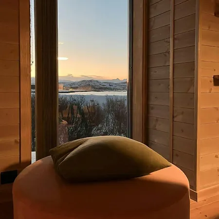 Holiday home Family With Views Of Donnamannen Mountain Donnes