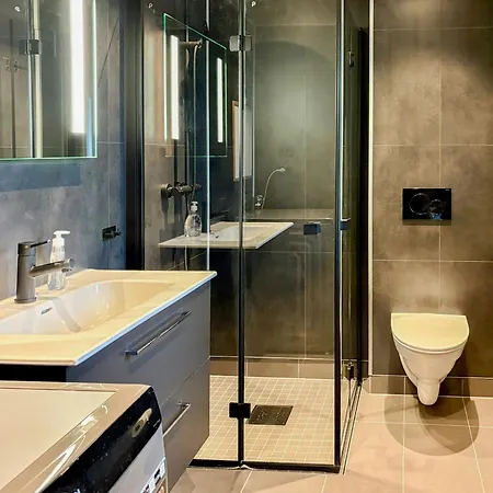 Family With Views Of Donnamannen Mountain