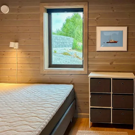 Family With Views Of Donnamannen Mountain * Donnes