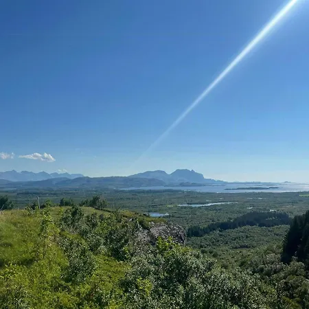 Holiday home Family With Views Of Donnamannen Mountain Donnes