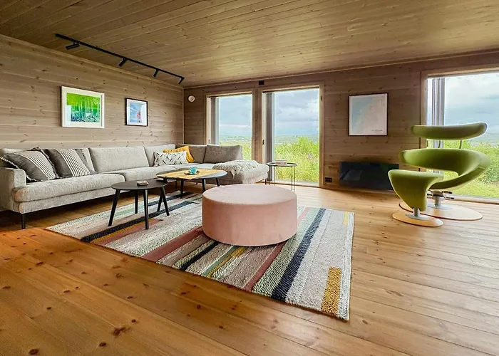 Family With Views Of Donnamannen Mountain *