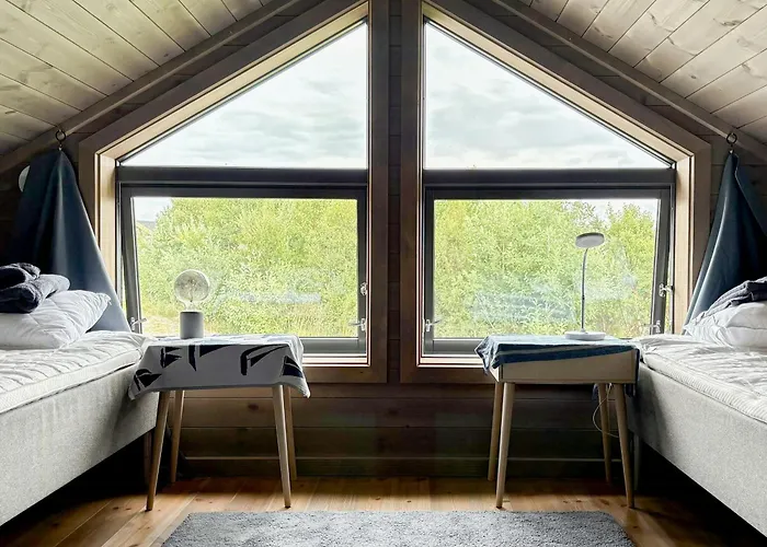 Family With Views Of Donnamannen Mountain Vakantiehuis Donnes