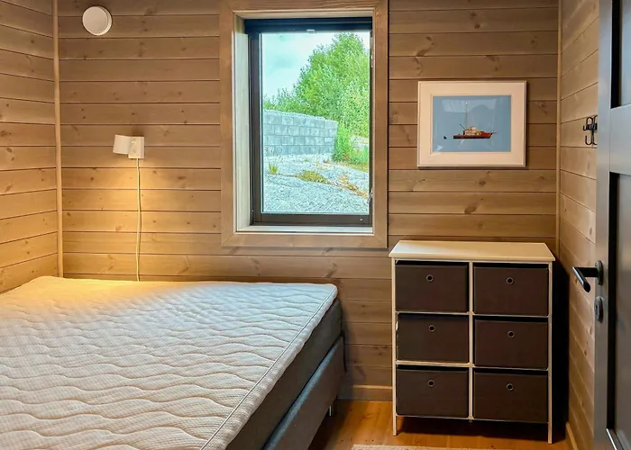 Family With Views Of Donnamannen Mountain * Donnes