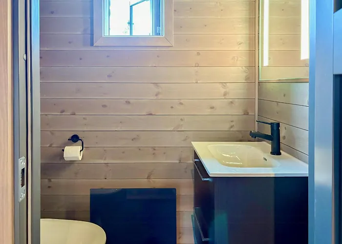 Family With Views Of Donnamannen Mountain Vakantiehuis Donnes