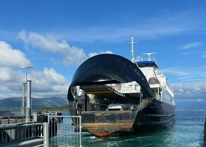 Family With Views Of Donnamannen Mountain בית נופש *