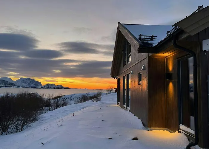 Family With Views Of Donnamannen Mountain * Donnes