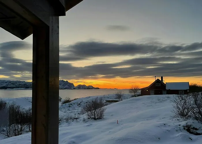 Family With Views Of Donnamannen Mountain Donnes